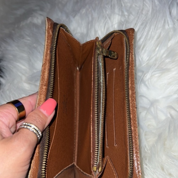 Louis Vuitton Zippy Wallet. Serial code: CA0969 - Picture 6 of 9